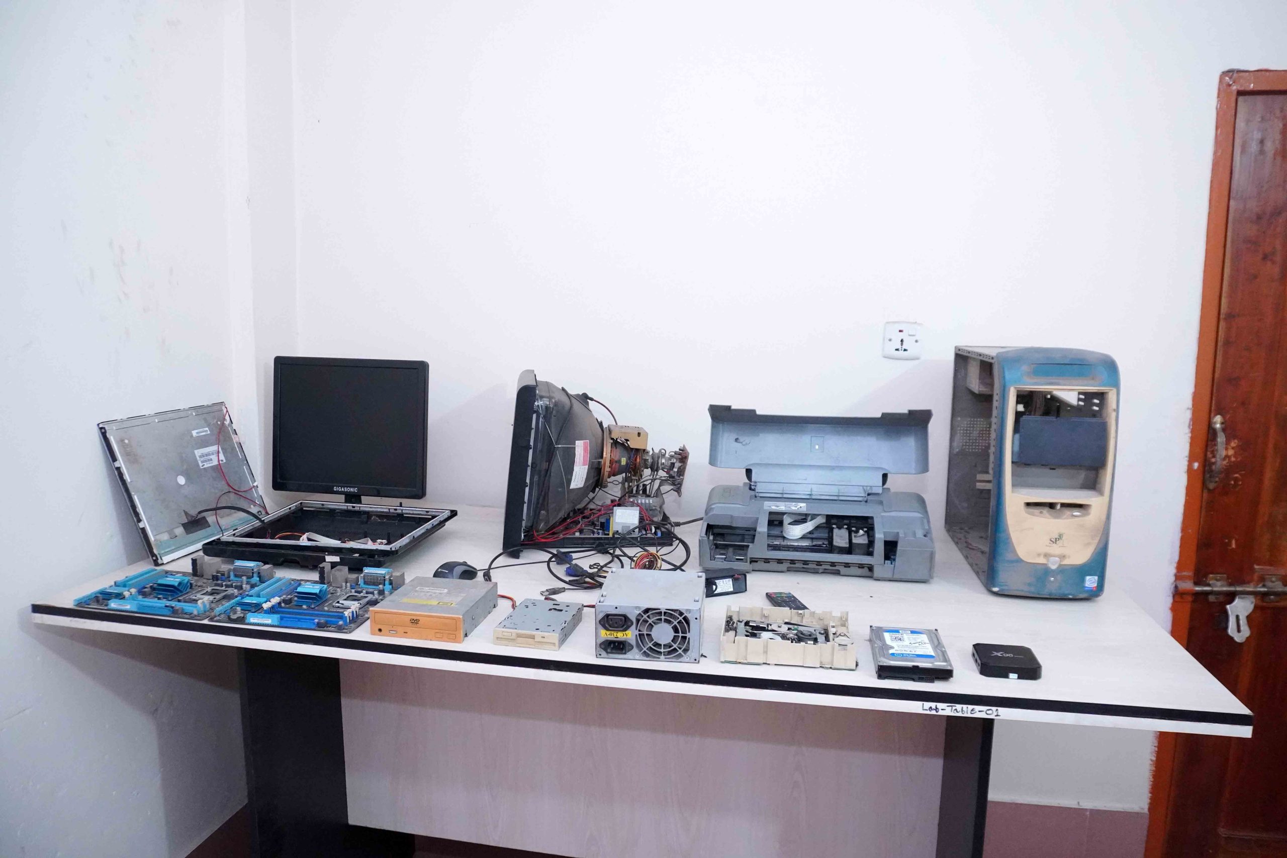 কম্পিউটার হার্ডওয়্যার ল্যাব